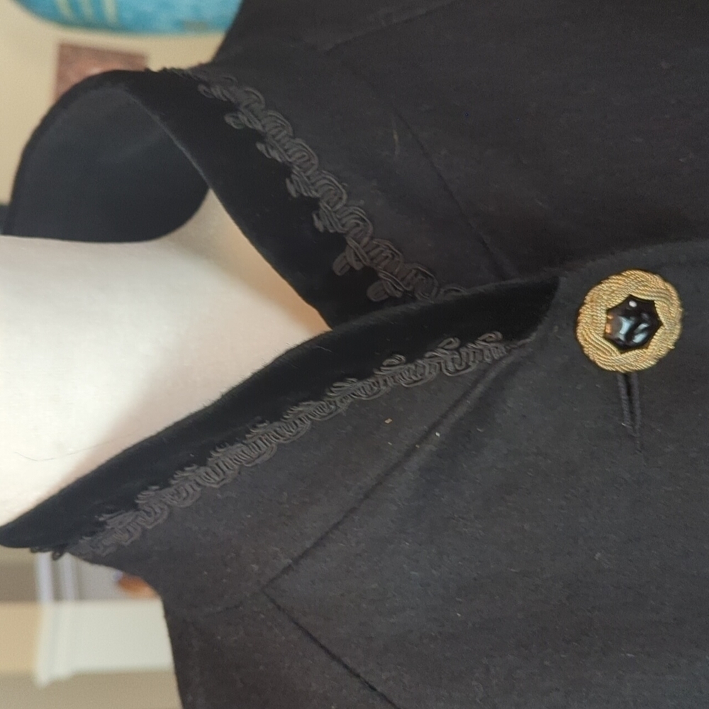 Vintage Elegant Black Pea Coat - Picture 2 of 8